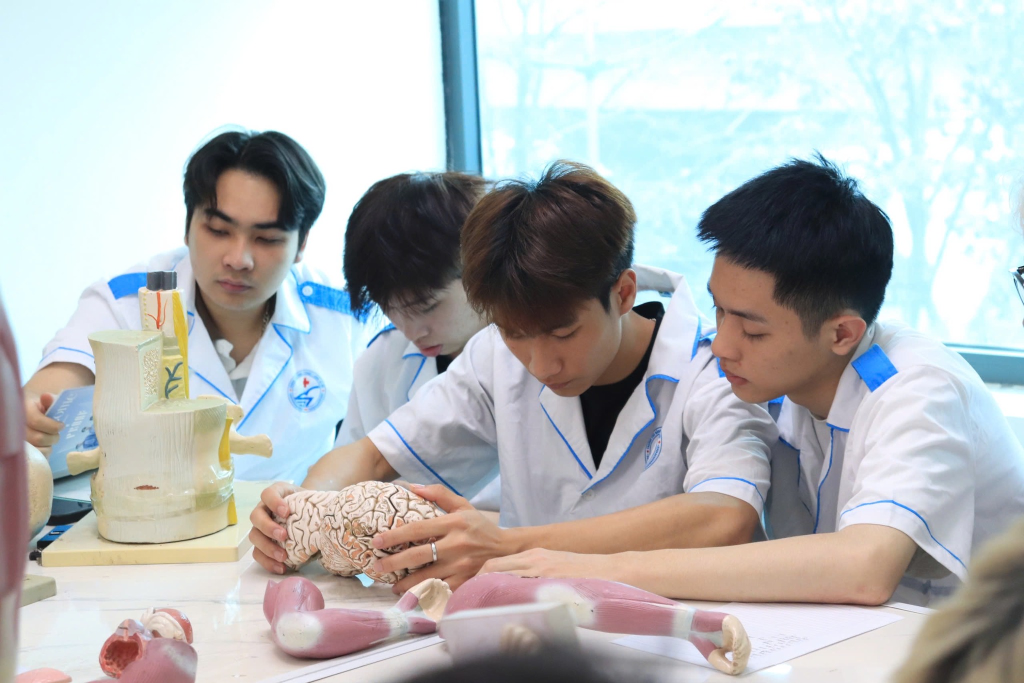 Y sĩ đa khoa trường Cao Đẳng Kỹ Thuật Y Dược Hà Nội