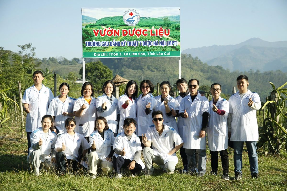 Sinh viên K16 ngành Y học cổ truyền tham quan – học tập tại Vườn dược liệu Lào Cai