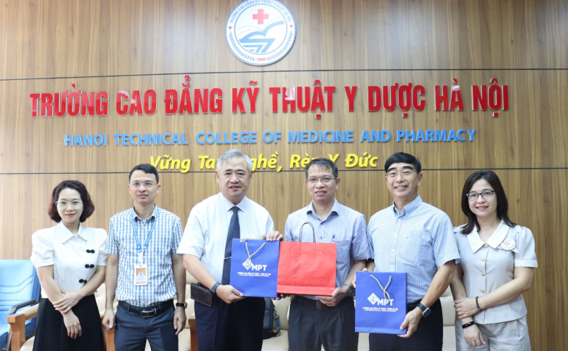 Trường Cao đẳng Kỹ thuật Y Dược Hà Nội tiếp và làm việc với đoàn cán bộ quốc tế – mở rộng hợp tác đào tạo và nghiên cứu
