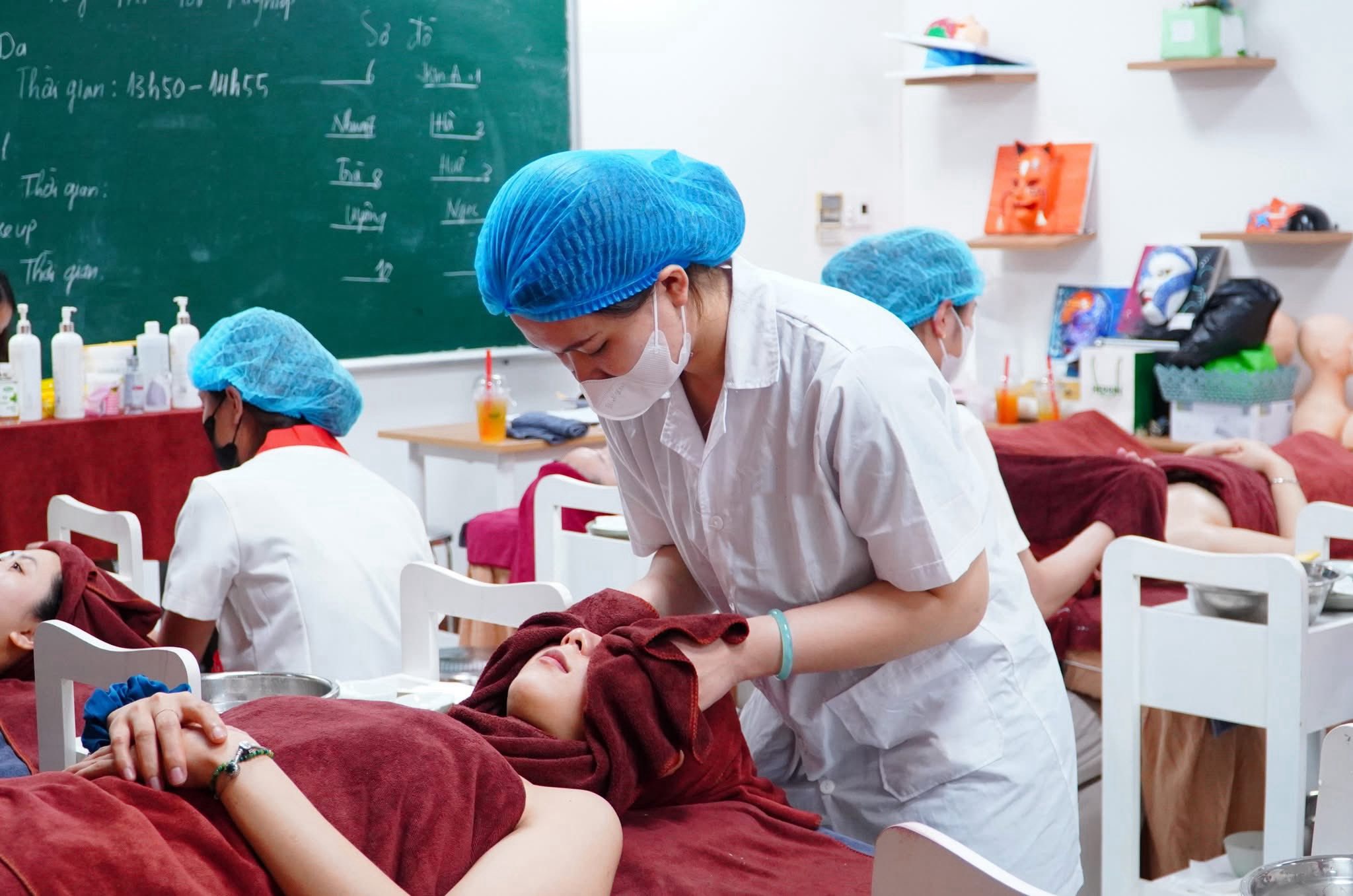 Vì sao ngành chăm sóc sắc đẹp ngày càng “khát” nhân lực?