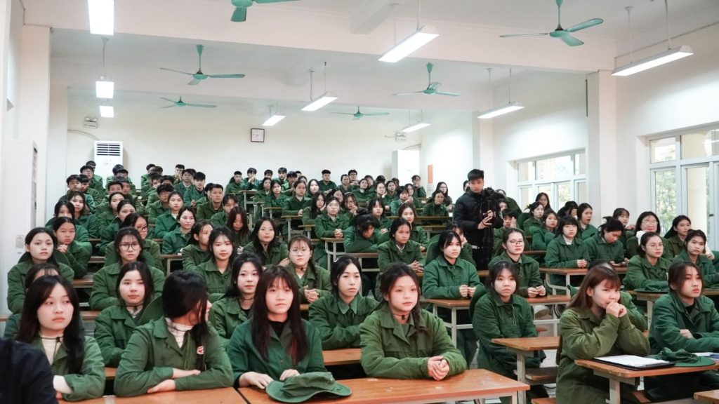 Cao đẳng kỹ thuật Y Dược Hà Nội tổ chức học quốc phòng an ninh