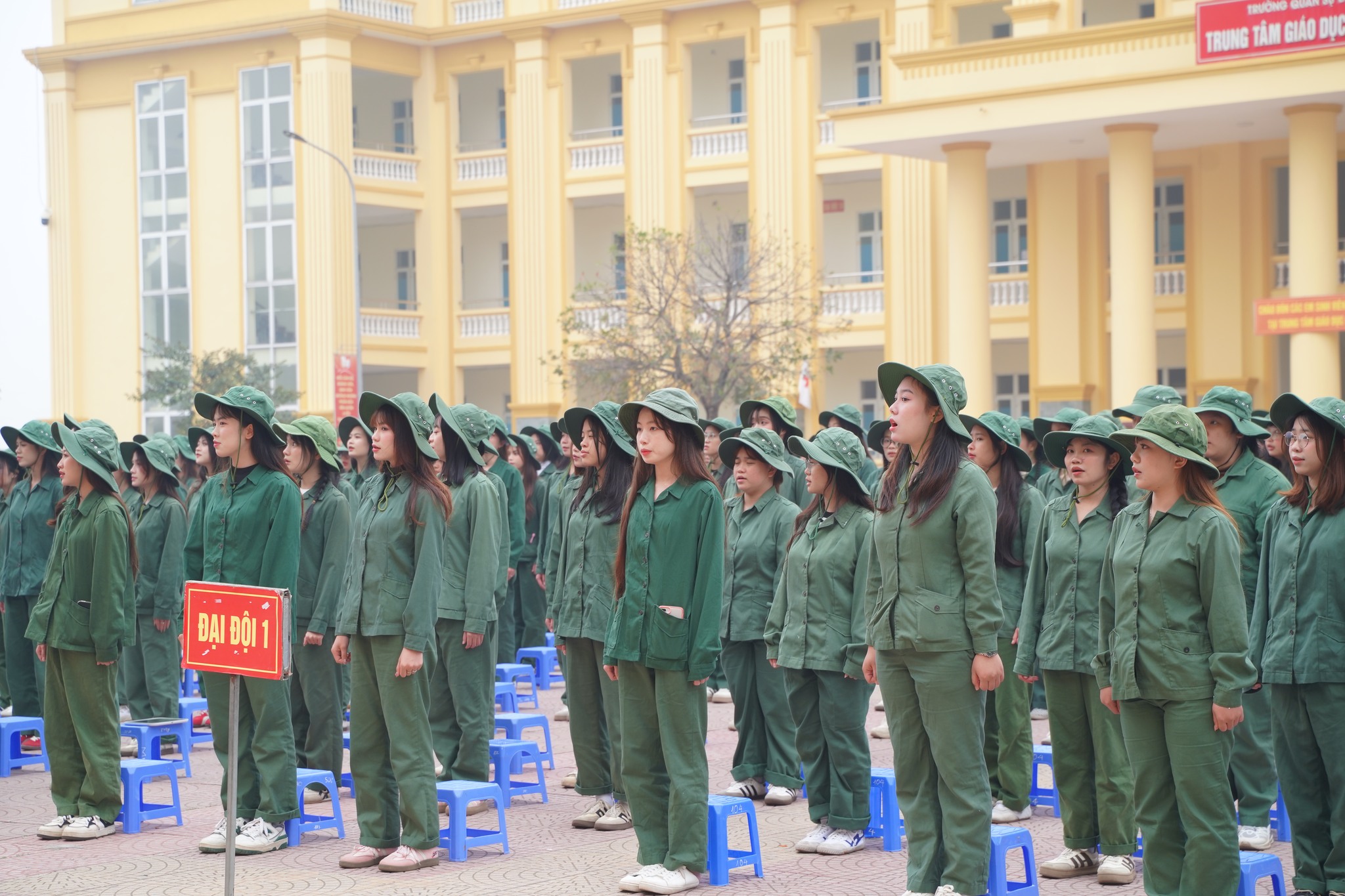 Sinh viên Trường Cao đẳng Kỹ thuật Y Dược Hà Nội hoàn thành học phần Giáo dục Quốc phòng an ninh