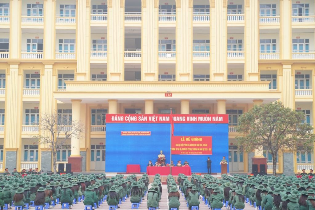 sinh viên MPT hoàn thành khoá học quốc phòng an ninh