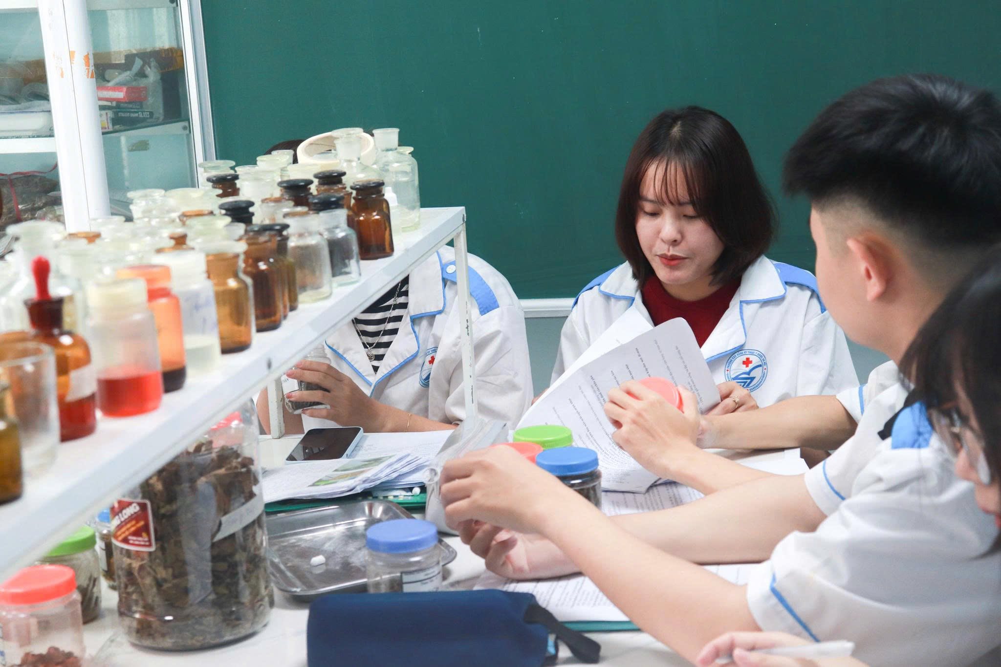 Ngành Y học cổ truyền là gì? Vì sao ngày càng được nhiều người tin chọn?